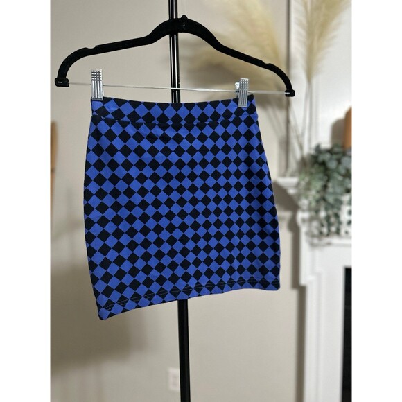 H&M Dresses & Skirts - H&M divided argile Skirt